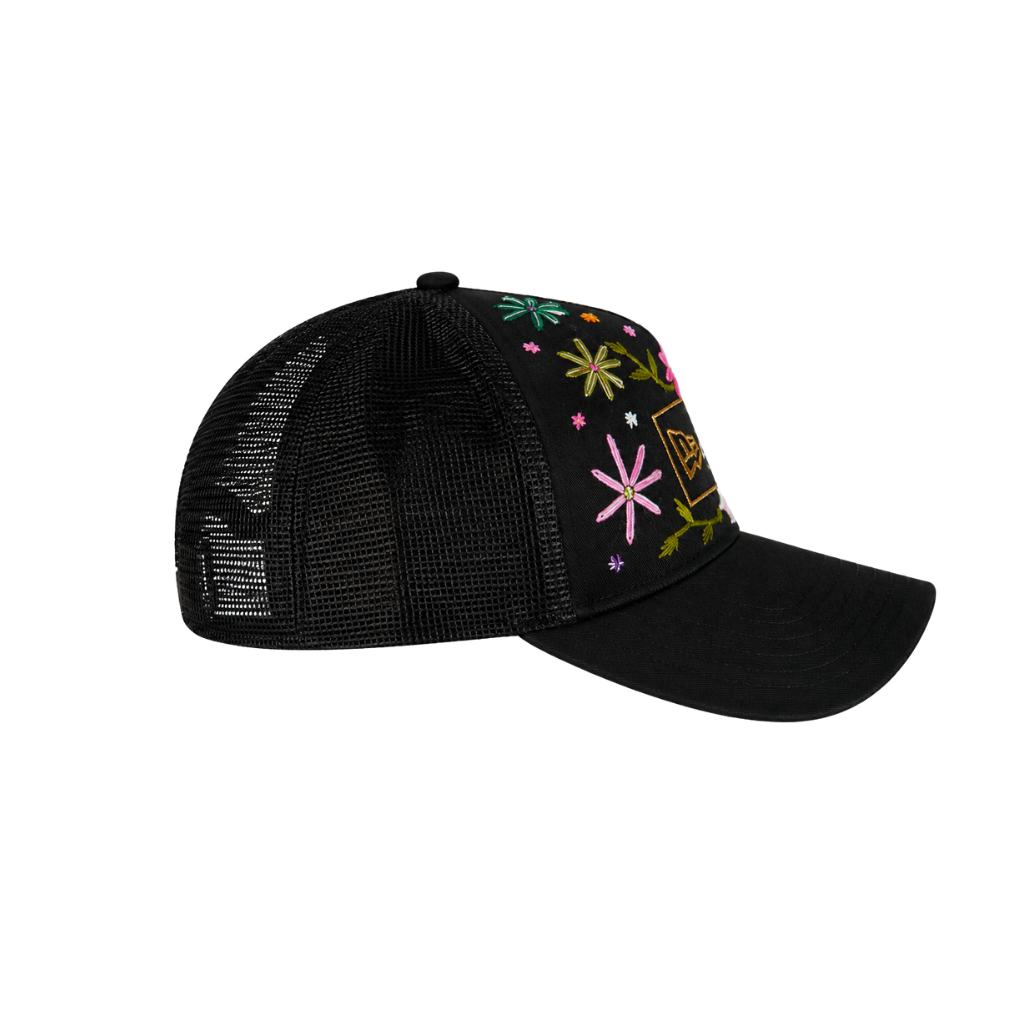 New Era Midnight Garden Floral Embroidered Trucker Cap – Black